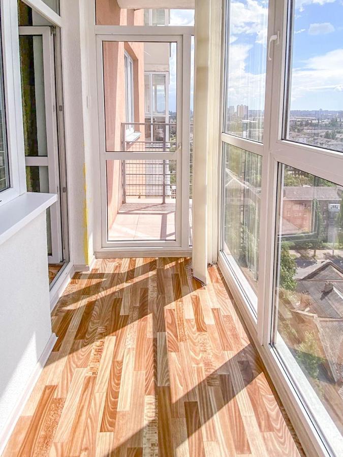 Large 2 Room Apartment With A Beautiful View 2 Min Metro Chernigivska 키예프 외부 사진