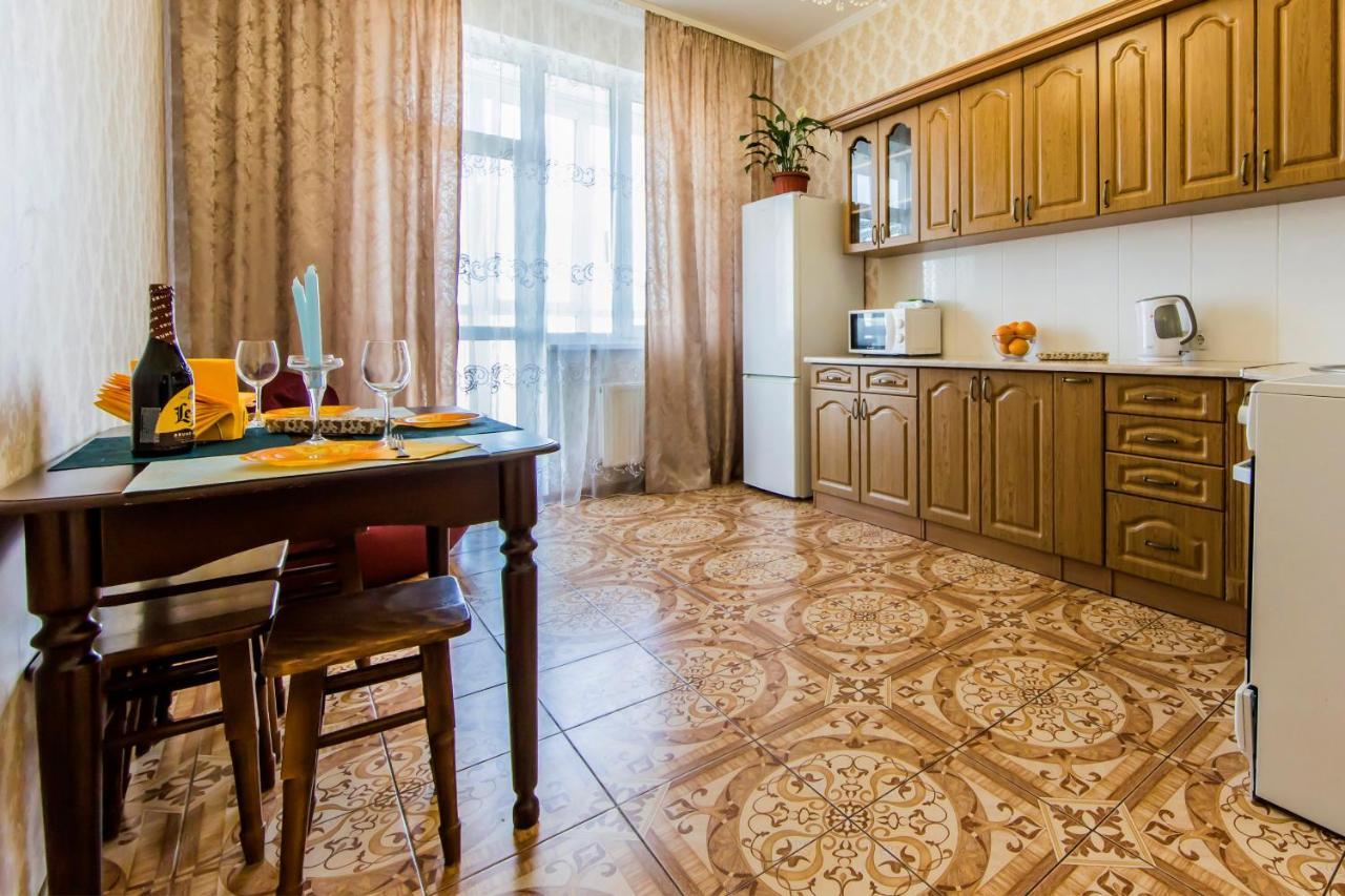 Large 2 Room Apartment With A Beautiful View 2 Min Metro Chernigivska 키예프 외부 사진