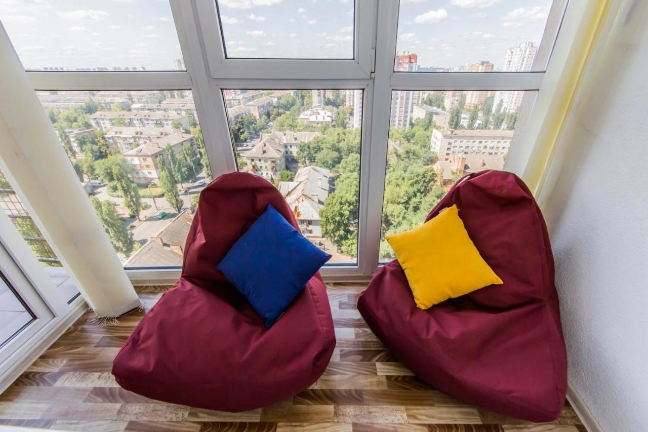 Large 2 Room Apartment With A Beautiful View 2 Min Metro Chernigivska 키예프 외부 사진