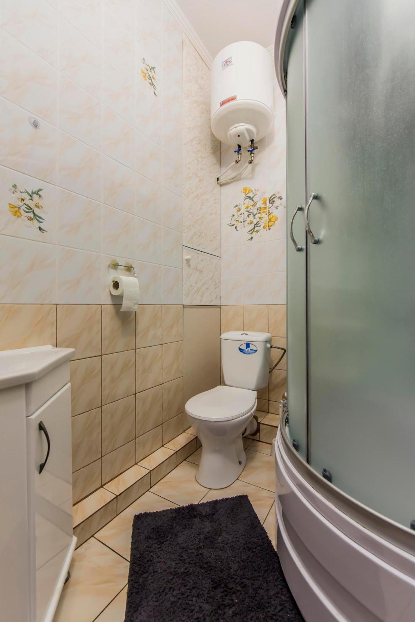 Large 2 Room Apartment With A Beautiful View 2 Min Metro Chernigivska 키예프 외부 사진