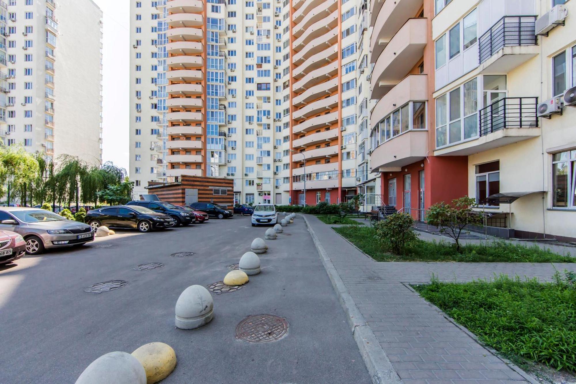 Large 2 Room Apartment With A Beautiful View 2 Min Metro Chernigivska 키예프 외부 사진