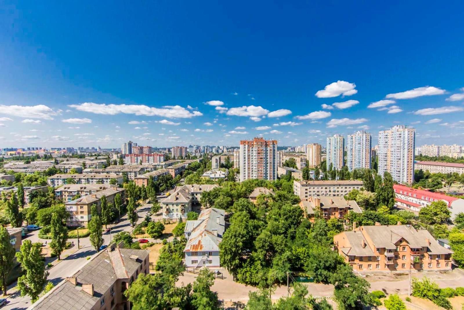 Large 2 Room Apartment With A Beautiful View 2 Min Metro Chernigivska 키예프 외부 사진